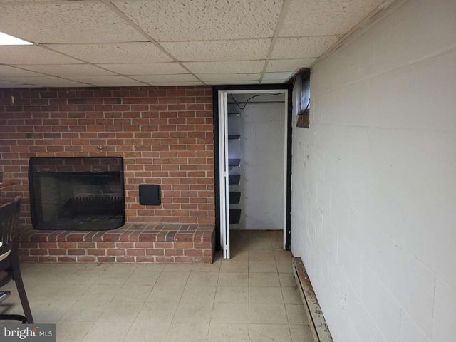 8111 CHAMBERS HILL RD, Harrisburg, PA 17111