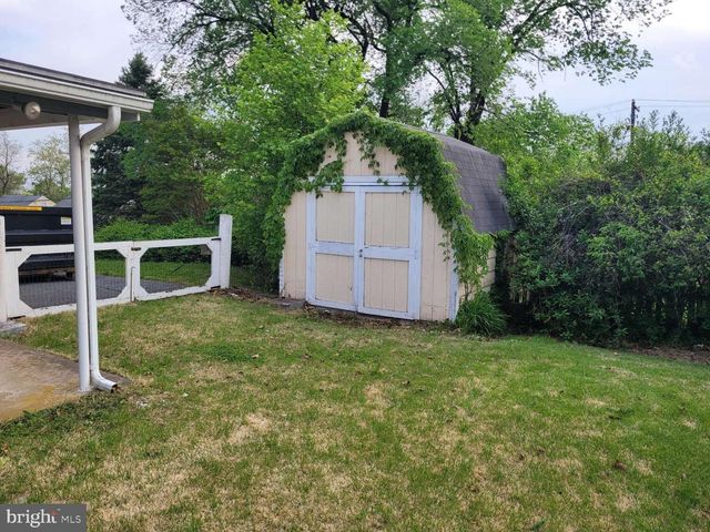 8111 CHAMBERS HILL RD, Harrisburg, PA 17111