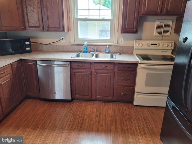 8111 CHAMBERS HILL RD, Harrisburg, PA 17111