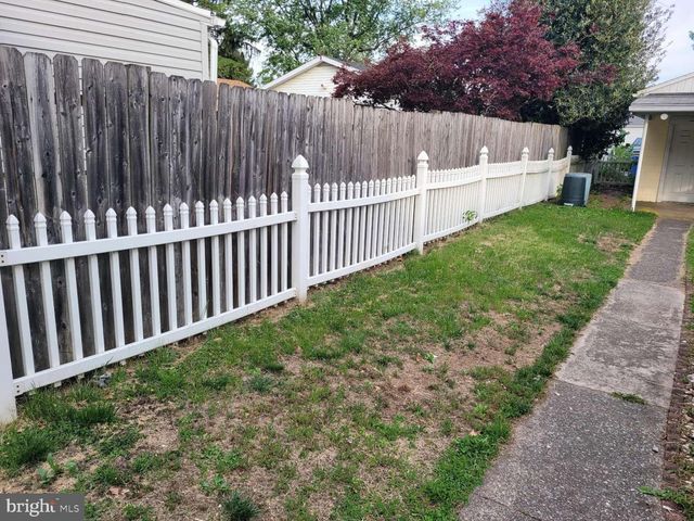 8111 CHAMBERS HILL RD, Harrisburg, PA 17111