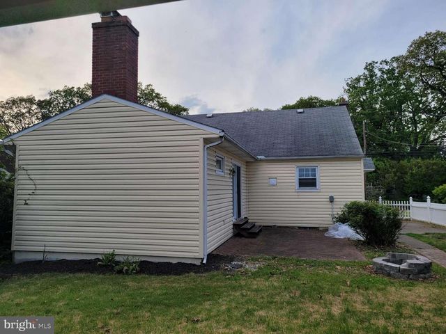 8111 CHAMBERS HILL RD, Harrisburg, PA 17111