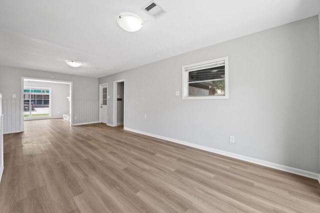 509 N Winfree Street, Dayton, TX 77535