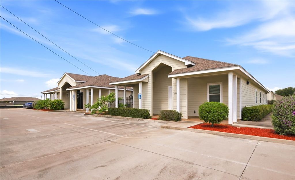 2248 Flour Bluff Dr, Corpus Christi, TX 78418 — photo 2