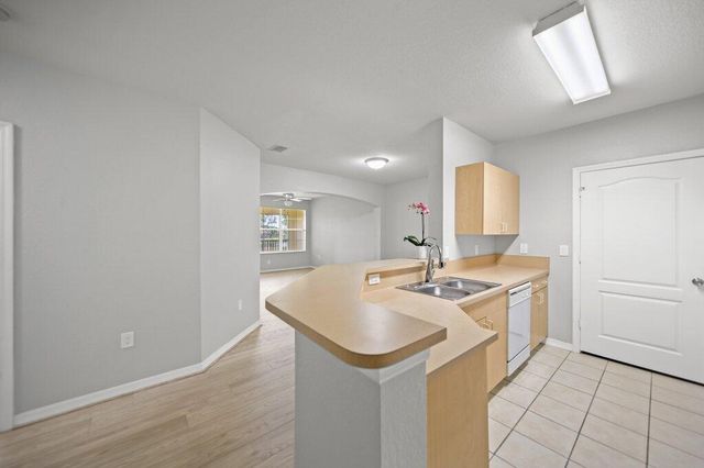 114 SW Peacock Boulevard 8-205, Port St Lucie, FL 34986
