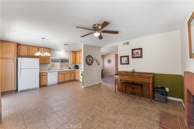 37061 29th E, Palmdale, CA 93550