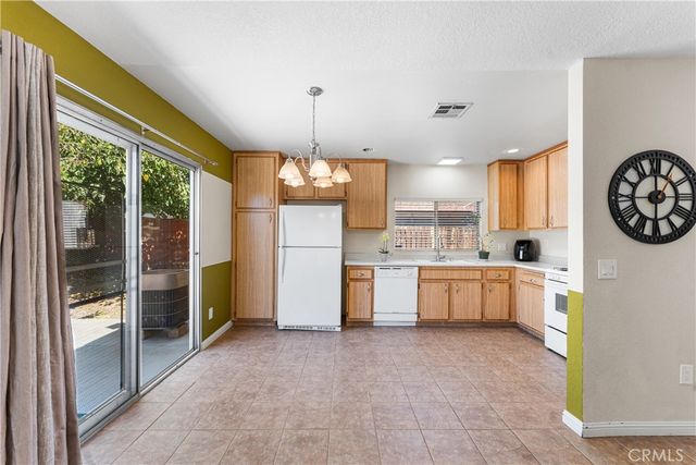 37061 29th E, Palmdale, CA 93550