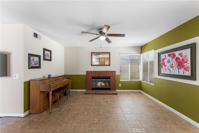 37061 29th E, Palmdale, CA 93550