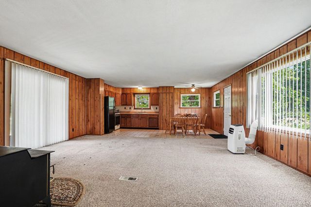 47920 42nd Street, Paw Paw, MI 49079