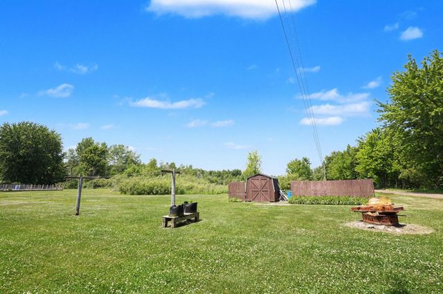 47920 42nd Street, Paw Paw, MI 49079
