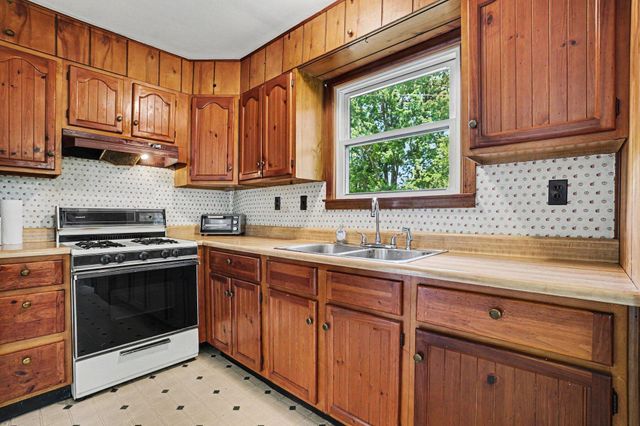 47920 42nd Street, Paw Paw, MI 49079