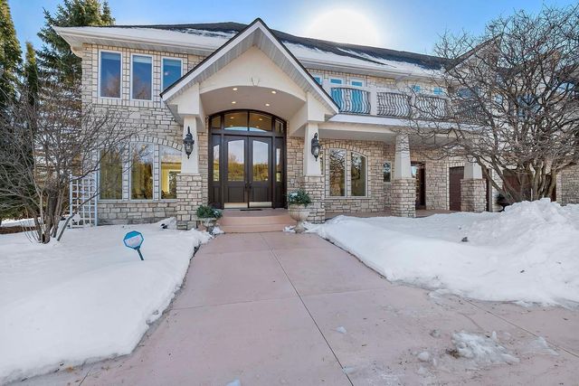 2101 Timberwood Drive, Chanhassen, MN 55317