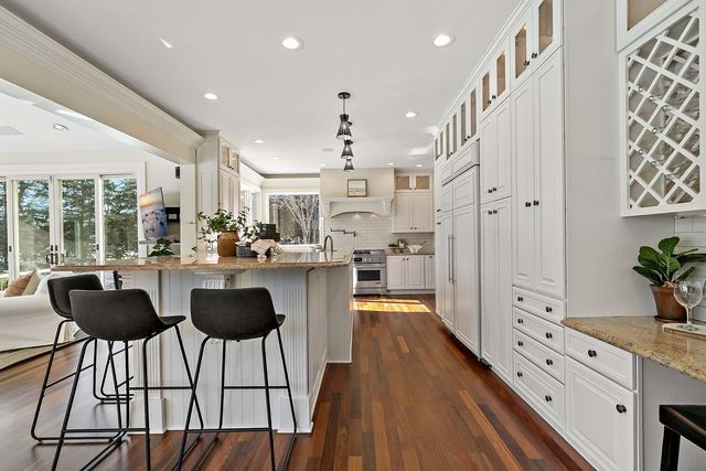 2101 Timberwood Drive, Chanhassen, MN 55317