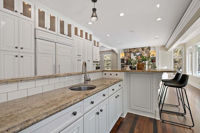 2101 Timberwood Drive, Chanhassen, MN 55317