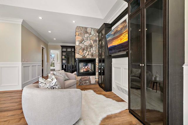 2101 Timberwood Drive, Chanhassen, MN 55317