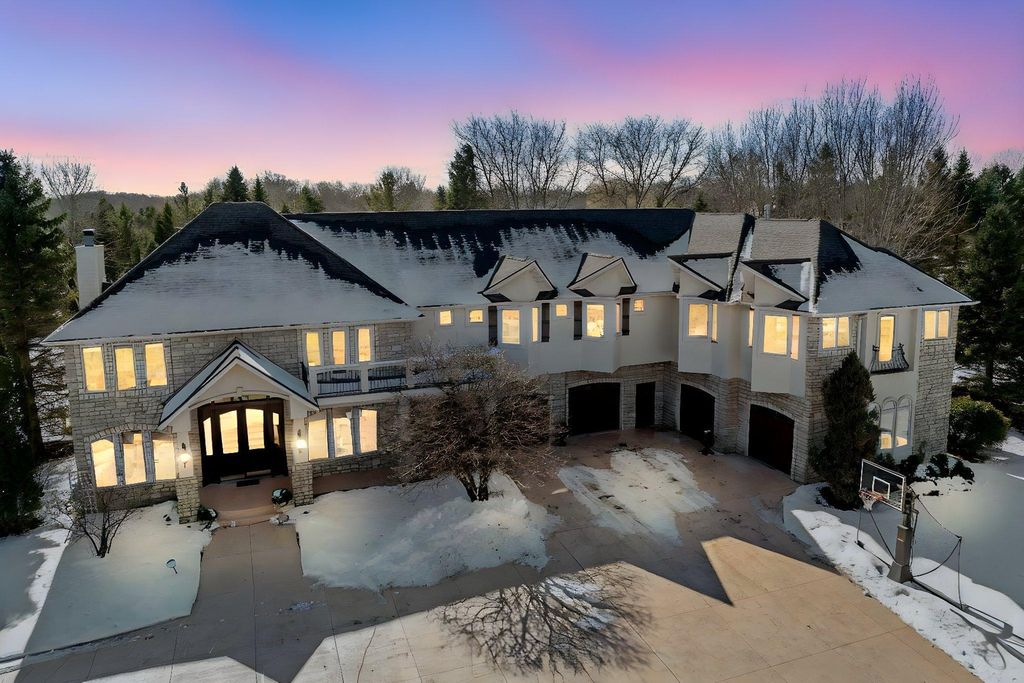 2101 Timberwood Drive, Chanhassen, MN 55317