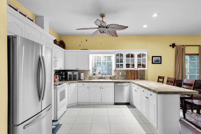 6 Fishermans Trail, Key Largo, FL 33037