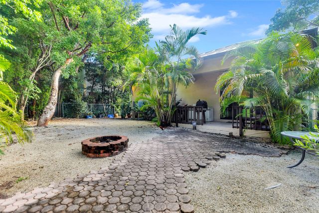 6 Fishermans Trail, Key Largo, FL 33037
