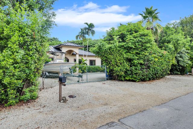 6 Fishermans Trail, Key Largo, FL 33037