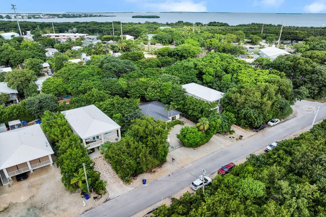 6 Fishermans Trail, Key Largo, FL 33037