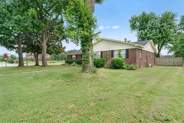 2406 SE 15Th Street, Bentonville, AR 72712