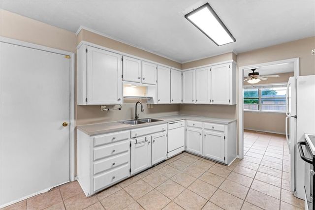 2406 SE 15Th Street, Bentonville, AR 72712
