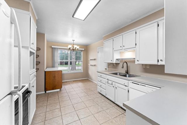 2406 SE 15Th Street, Bentonville, AR 72712