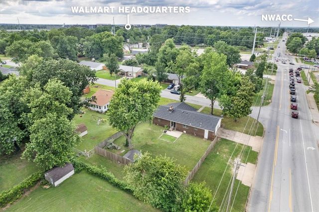 2406 SE 15Th Street, Bentonville, AR 72712