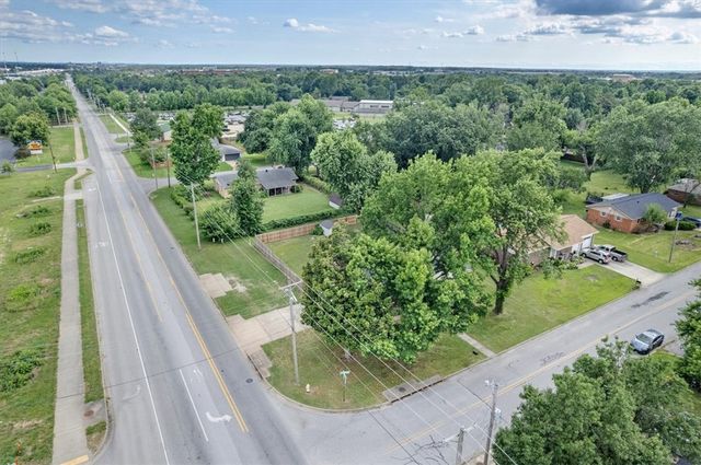 2406 SE 15Th Street, Bentonville, AR 72712