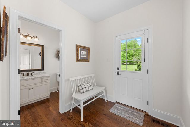 6 SOMERSET LN, Malvern, PA 19355