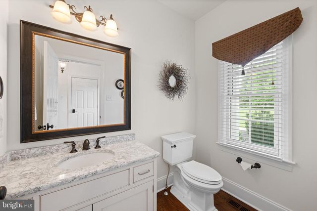 6 SOMERSET LN, Malvern, PA 19355