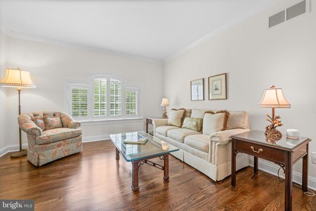 6 SOMERSET LN, Malvern, PA 19355
