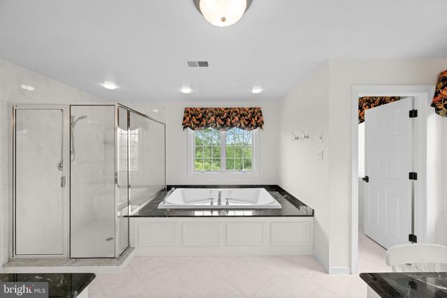 6 SOMERSET LN, Malvern, PA 19355