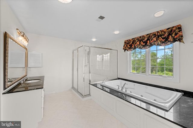 6 SOMERSET LN, Malvern, PA 19355