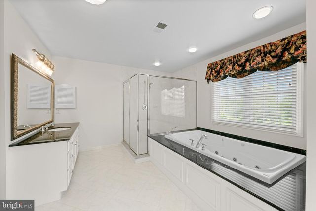 6 SOMERSET LN, Malvern, PA 19355
