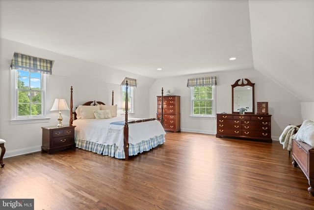 6 SOMERSET LN, Malvern, PA 19355