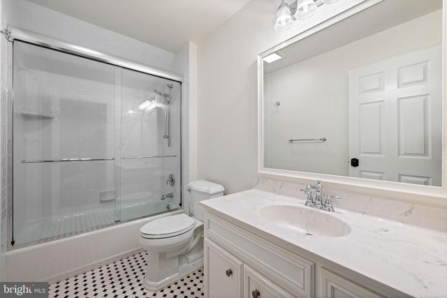 6 SOMERSET LN, Malvern, PA 19355
