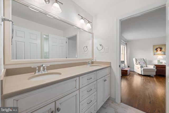6 SOMERSET LN, Malvern, PA 19355