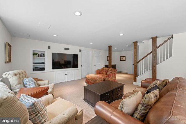 6 SOMERSET LN, Malvern, PA 19355