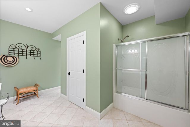 6 SOMERSET LN, Malvern, PA 19355