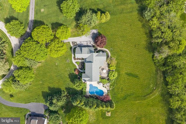 6 SOMERSET LN, Malvern, PA 19355