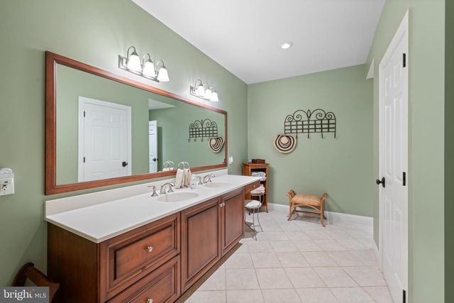 6 SOMERSET LN, Malvern, PA 19355
