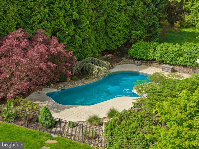 6 SOMERSET LN, Malvern, PA 19355