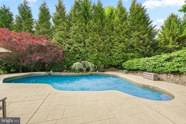 6 SOMERSET LN, Malvern, PA 19355
