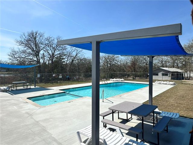 100 Patriots Place, Somerville, TX 77879