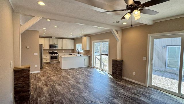 100 Patriots Place, Somerville, TX 77879