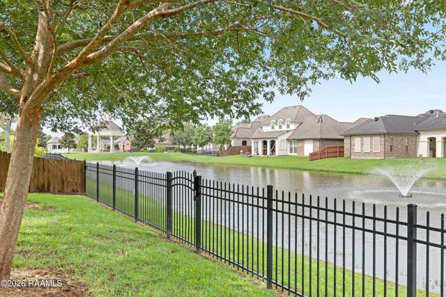 221 Rue De Frejus, Broussard, LA 70518