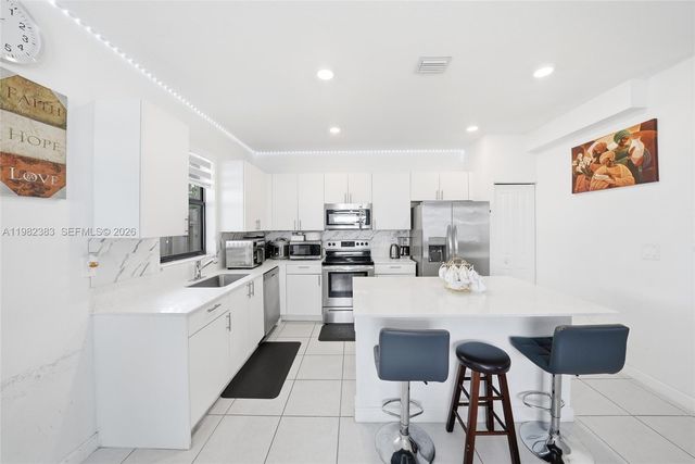 13091 SW 232nd Ln, Miami, FL 33170