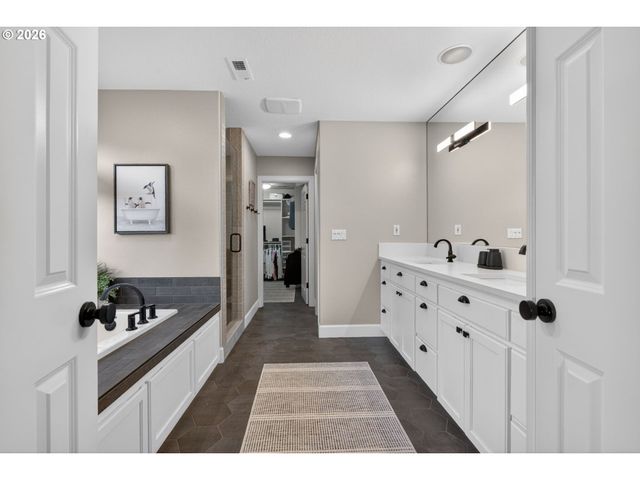 3904 Nw 118TH Way, Vancouver, WA 98685