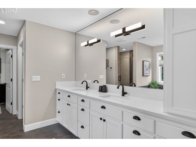 3904 Nw 118TH Way, Vancouver, WA 98685