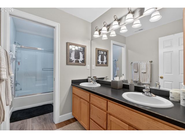 3904 Nw 118TH Way, Vancouver, WA 98685